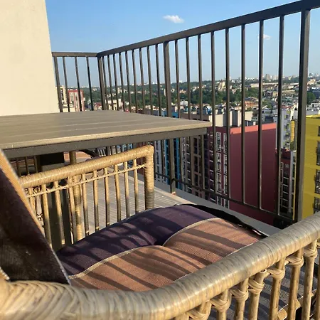 Panoramic With Terrace семицвіт Apartment *